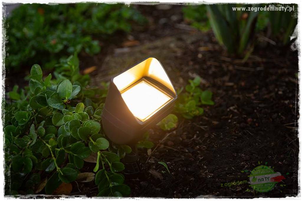 Nowoczesne oświetlenie ogrodu 47