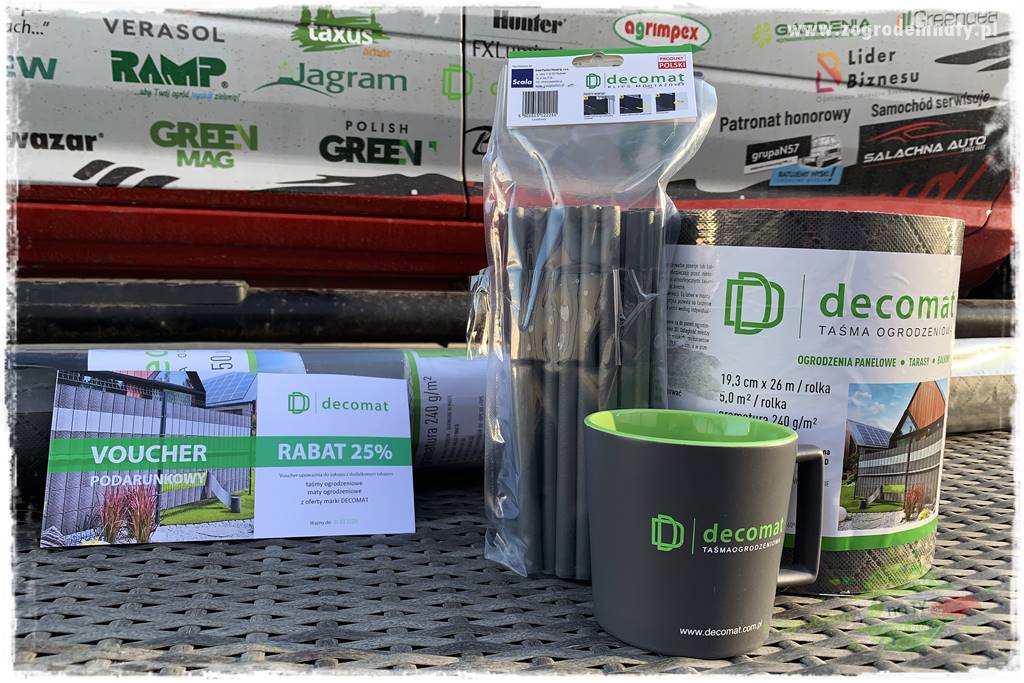 Ogród ze starą cegłą 121